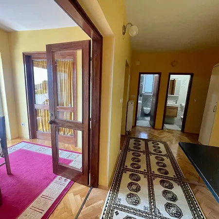 Ana Guest house Nin