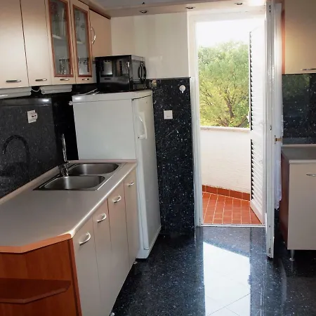 Guest house Ana 3*
